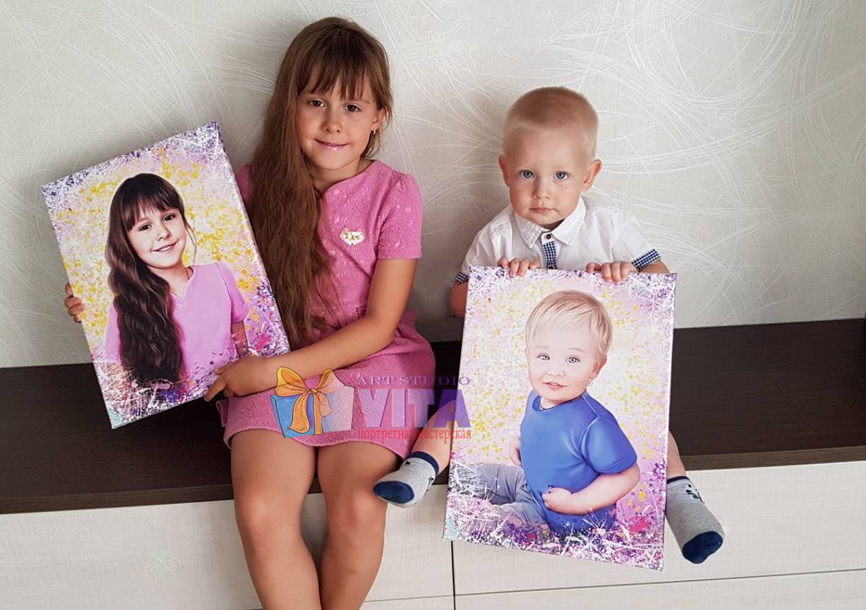 девочка и мальчик с портретами Портрет в Кирове